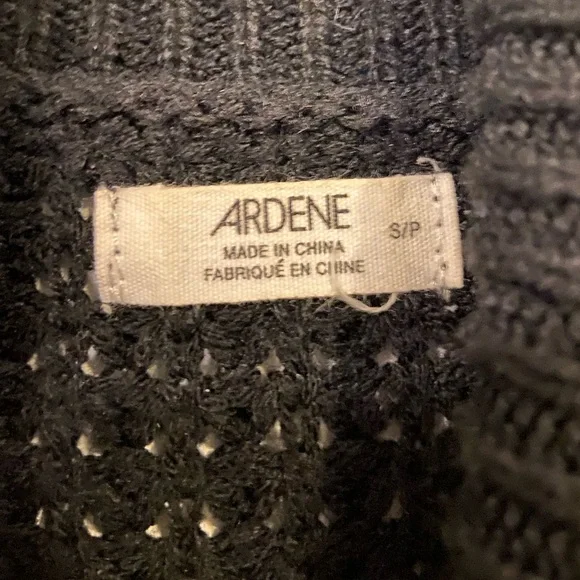 Black sweater - Picture 3 of 3